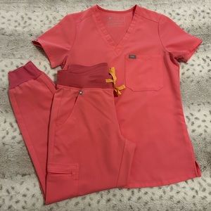 PINK Figs Scrub Top 💗🎀